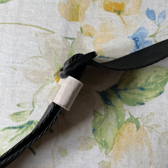 Robert Graham Sling Bag - Picture 3 of 7